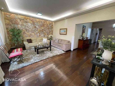 Casa com 4 quartos à venda no bairro Planalto, 257m²