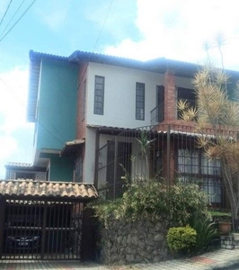 Casa para venda tem 220 metros quadrados com 4 quartos em São Pedro - Juiz de Fora - Minas