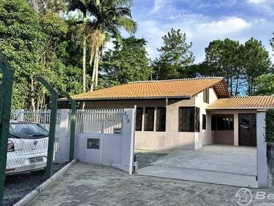 Alugue Casa com amplo terreno no Bairro América - Joinville