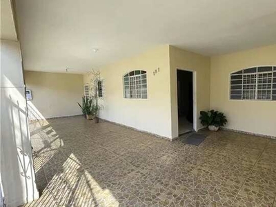 Casa À venda no bairro Parque Ibirapuera contendo: Duas salas Cozinha Dois dormitórios