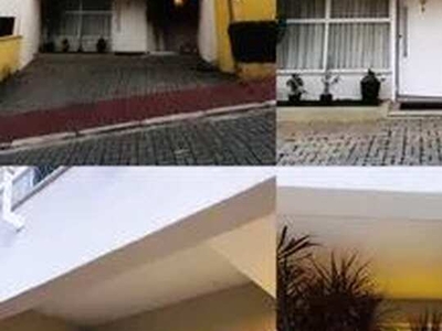 CASA EM CONDOMINIO COM 3 DORMITÓRIOS E UMA SUÍTE