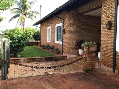 Casa para alugar em Jardim Sumaré de 309.00m² com 4 Quartos, 1 Suite e 3 Garagens