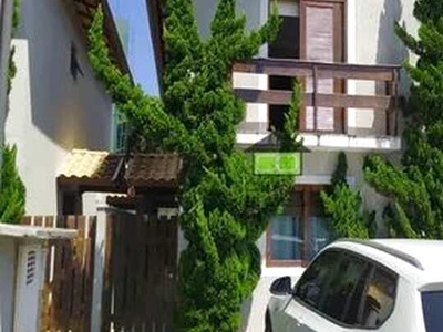 Casa semi-geminada para locação em condomínio fechado na Granja Viana!
