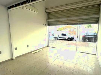 Salão comercial na Vila Arens porta de aço frente - Jundiaí/SP
