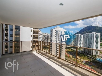 Apartamento à venda em Barra da Tijuca com 159 m², 4 quartos, 2 suítes, 2 vagas