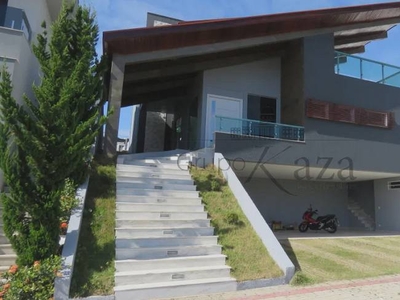 Casa de Condomínio com 4 Quartos e 3 banheiros para Alugar, 356 m² por R$ 10.500/Mês
