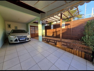 Casa no Bairro Água Verde em Blumenau com 3 Dormitórios (1 suíte) e 118.42 m²