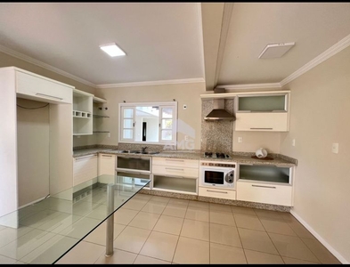 Casa no Bairro Itoupava Central em Blumenau com 3 Dormitórios (1 suíte) e 258.79 m²