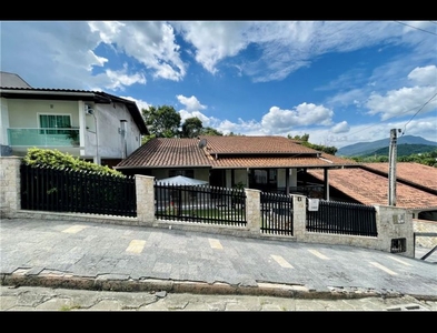 Casa no Bairro Itoupava Central em Blumenau com 3 Dormitórios e 314 m²