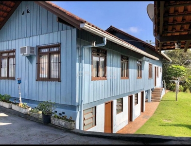 Casa no Bairro Itoupava Norte em Blumenau com 3 Dormitórios