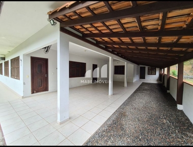 Casa no Bairro Vorstadt em Blumenau com 3 Dormitórios (1 suíte) e 355 m²