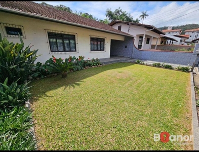 Casa no Bairro Tribess em Blumenau com 3 Dormitórios e 140 m²