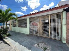 Casa com 3 quartos para venda ou locação no bairro Santa Mônica REF: 7150