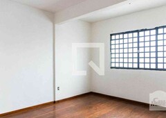 Casa com 5 quartos à venda no bairro Vila Clóris, 240m²