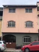 Casa Triplex para venda. Possui 263 metros quadrados com 4 quartos em Paul - Vila Velha -