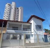 Sobrado para venda com 250 metros quadrados com 6 quartos em Centro de Vila Velha - Vila V