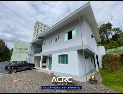 Casa no Bairro Boa Vista em Blumenau com 8 Dormitórios (2 suítes)