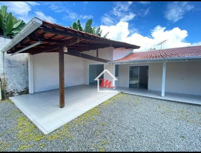 Casa no Bairro Velha em Blumenau com 4 Dormitórios (1 suíte) e 364 m²