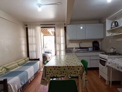 Apartamento com 2 quartos para alugar na dr elmo kinseski, 850, centro, garopaba por r$ 490