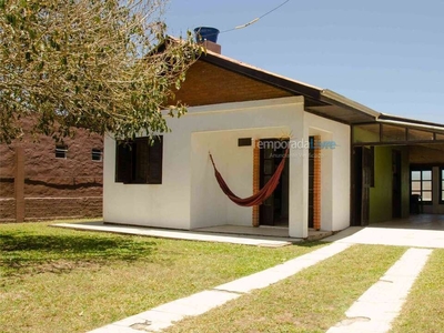 Casa Aventura em frente a praia, wi-fi, dois quartos, garagem coberta