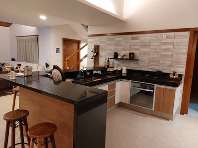 Casa de Condomínio com 4 Quartos e 7 banheiros à Venda, 300 m² por R$ 2.900.000