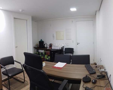 Sala comercial mobiliada para locação no Centro de Curitiba/PR