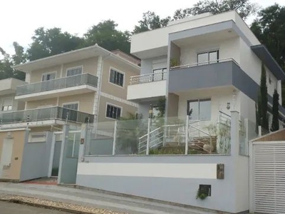 Casa com 3 +1 quartos, em Forquilhinha, São José, aceitamos troca