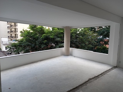 Apartamento à venda com 187m² - 4 suítes com 3 vagas de garagem - Jardins - São Paulo/SP