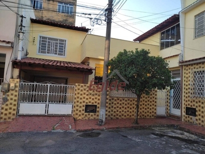 Casa com 4 dormitórios à venda, 270 m² por R$ 390.000,00 - Barro Vermelho - São Gonçalo/RJ