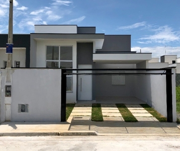 Casa nova de excelente padrão no bairro Santa Clara em Pindamonhangaba