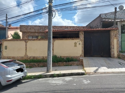 Casa para venda tem 250 m² com 4 quartos em Porto da Pedra - São Gonçalo - RJ
