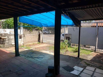 Casa com 2 quartos à venda no bairro Guará II, 200m²