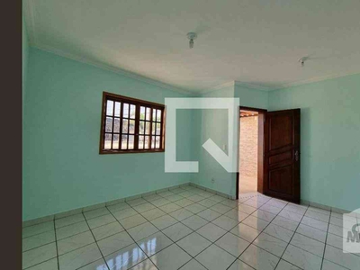 Casa com 3 quartos à venda no bairro Paquetá, 180m²