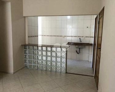 Apartamento com sala, 2 quartos, 2 banheiros, cozinha americana, dependência completa, à v