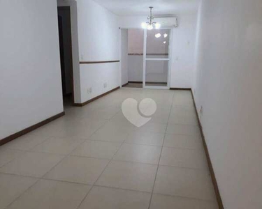 Apartamento com sala ampla, varanda, 3 quartos (2 suítes), armários, vaga, à venda, 81 m²