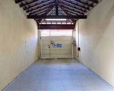 RESIDÊNCIA ASSOBRADADA EM VILLAGIO ? VENDE-SE!!! Com 03 dormitórios, sendo 01 suíte, sala