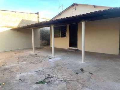 Casa com 2 quartos à venda no bairro Parque Atheneu, 200m²