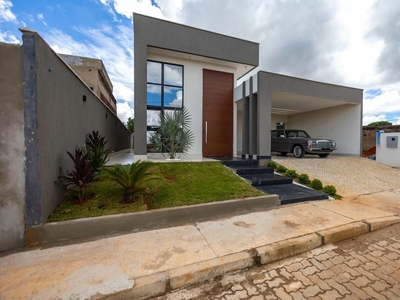 Casa em Ponte Alta (Gama), Brasília/DF de 300m² 3 quartos à venda por R$ 898.000,00
