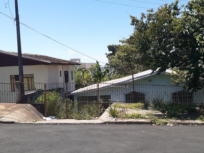 Casa em Vila Santa Rosa, Apucarana/PR de 321m² 2 quartos à venda por R$ 189.000,00 ou para locação R$ 800,00/mes