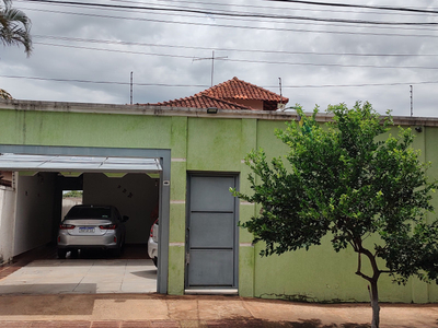 Casa Espaçosa no Jardim São Lourenço