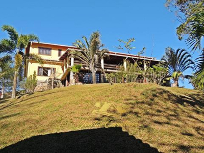 Refúgio Tranquilo com Plantação e Piscina em Macacu