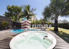 LC120 - Casa com 04 quartos piscina e jacuzzi na praia de Bombas-Bombinhas/SC