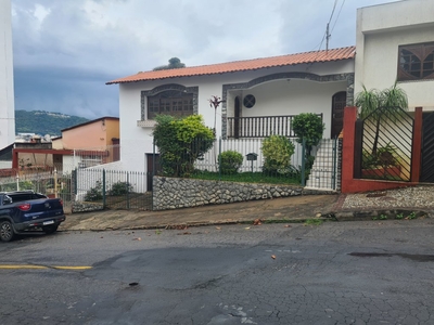 Casa em Bairu, Juiz de Fora/MG de 328m² 5 quartos à venda por R$ 749.000,00