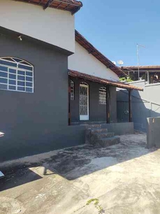 Casa com 4 quartos para alugar no bairro Goiânia, 120m²