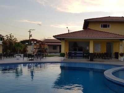 Casa á venda em condomínio com terreno excedente