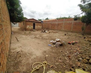 Casa com quintal grande, oportunidade em região de valorização - Pedra Mole