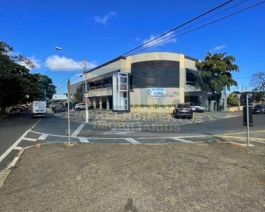 Ponto comercial; salão climatizado; esquina; elevador de acessibilidade; prédio com alojam