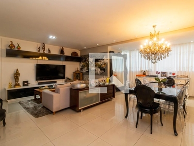 APARTAMENTO no 1º andar com 4 dormitórios e 3 garagens