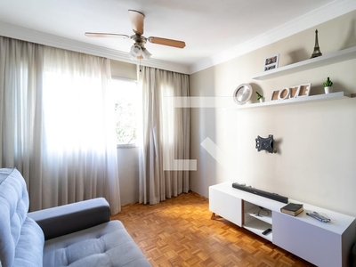 APARTAMENTO no 4º andar com 2 dormitórios