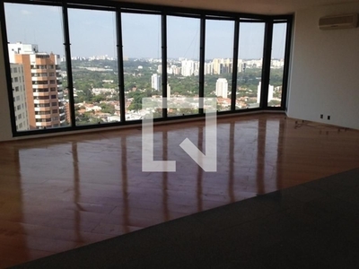 APARTAMENTO no 8º andar com 2 dormitórios e 2 garagens